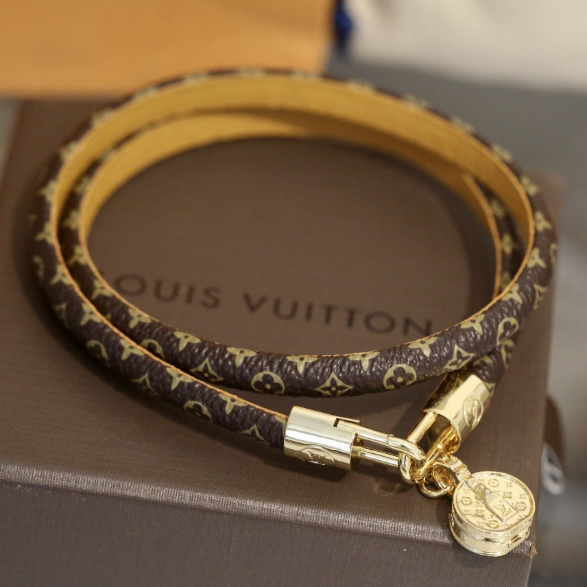 Exquisite Lock Leather Bracelet