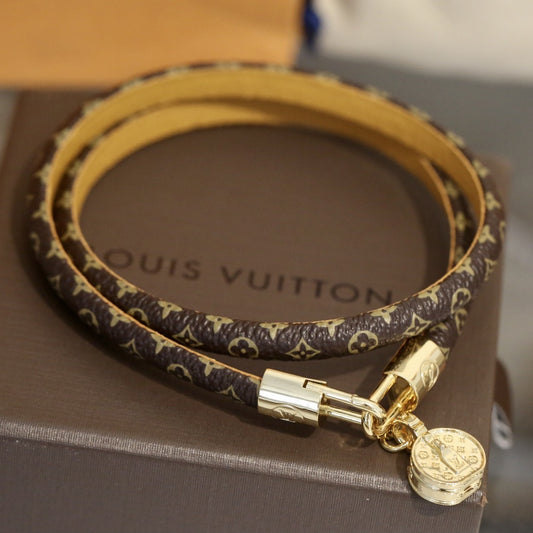 Exquisite Lock Leather Bracelet