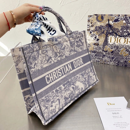 Embroidered shopping bag